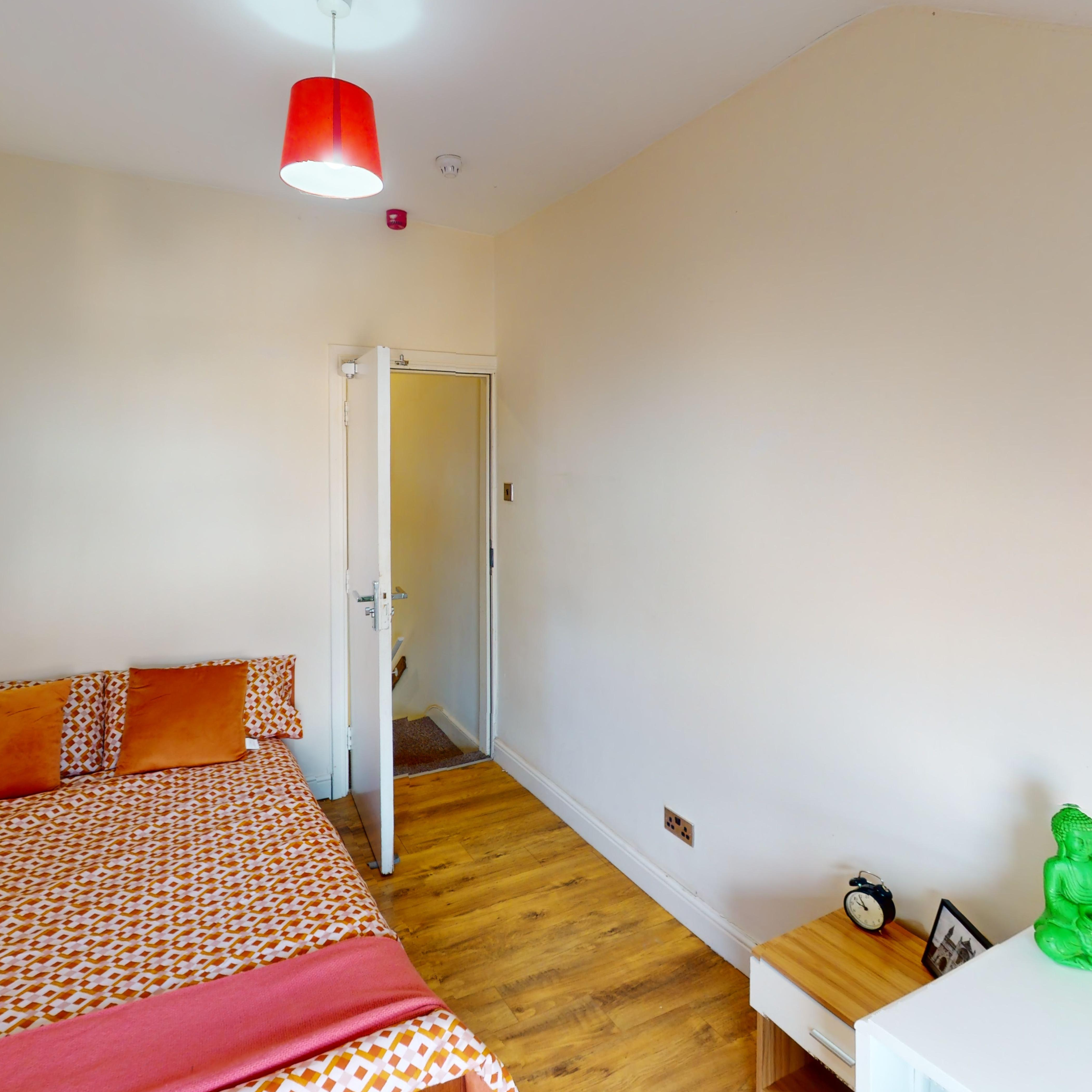 2-Alpha-Terrace-Bedroom 1.jpg