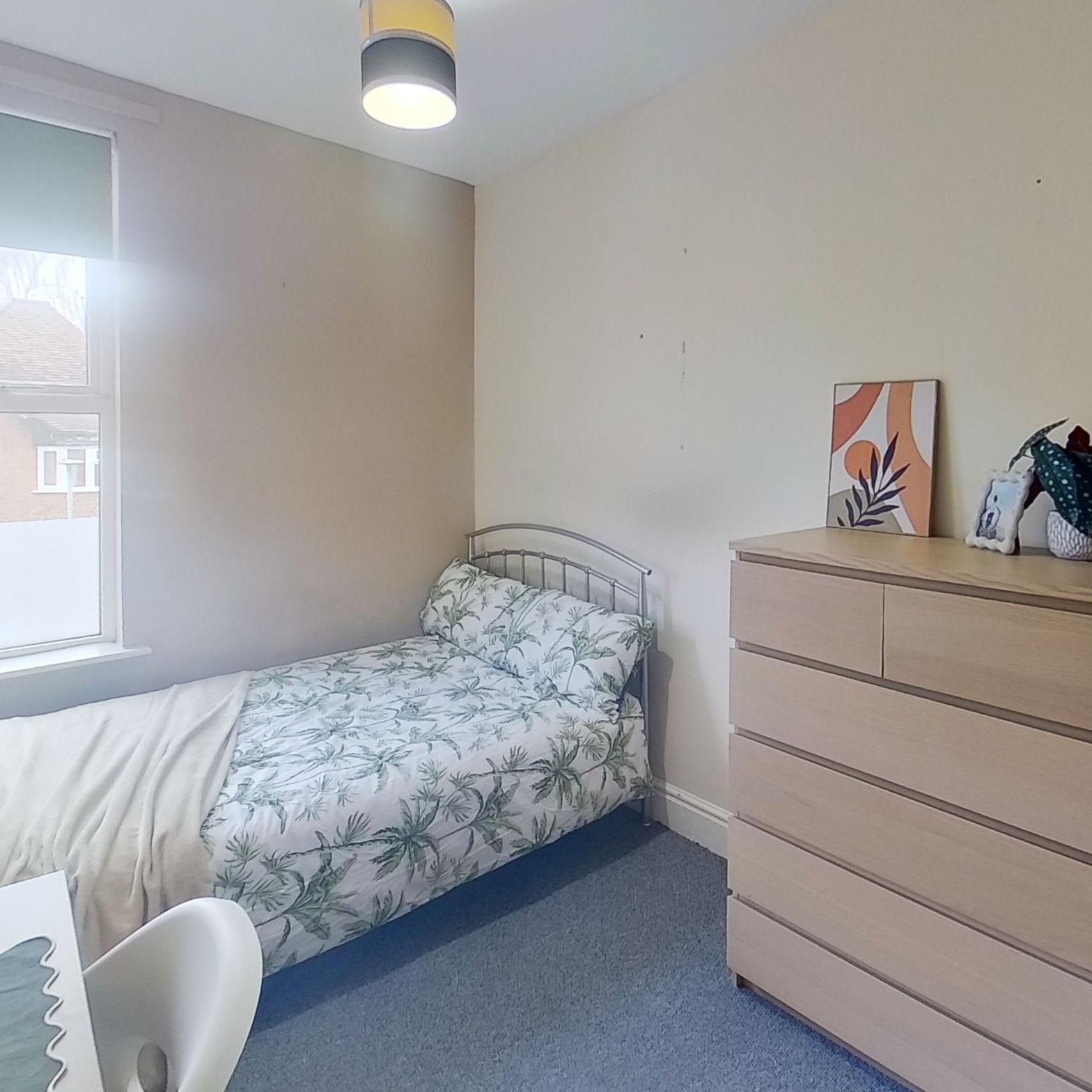 29-Lady-Bay-Road-Bedroom 1.jpg